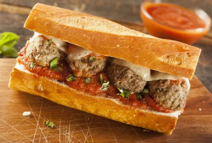İtalyan Köfteli Sandviç