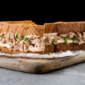 Hem Sağlıklı Hem Besleyici : Ton Balıklı Sandviç Tarifi	