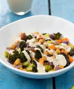 Hafif Beslenmek İsteyenlere: Tahinli Veggie Bowl